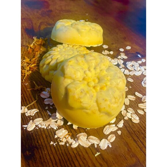 Almond, Turmeric,‎ and Oat Handemade Soap Bar - Picture 4 of 5